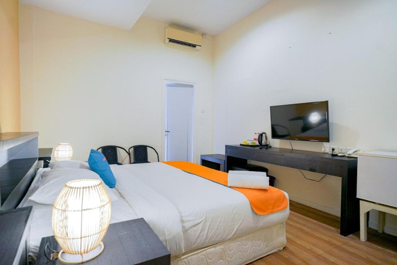 Hotel Reddoorz @ Sunset Point Seminyak Exterior foto