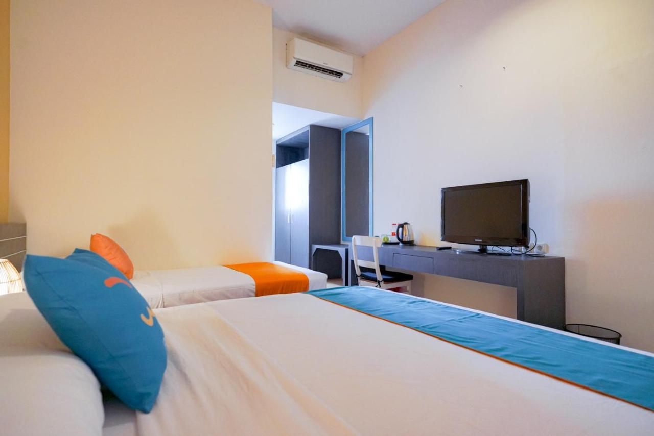 Hotel Reddoorz @ Sunset Point Seminyak Exterior foto