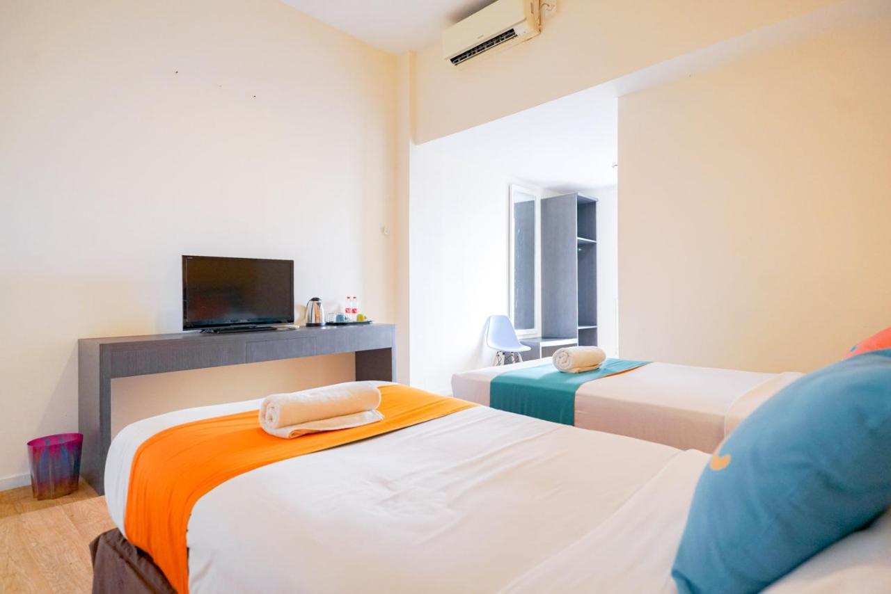 Hotel Reddoorz @ Sunset Point Seminyak Exterior foto