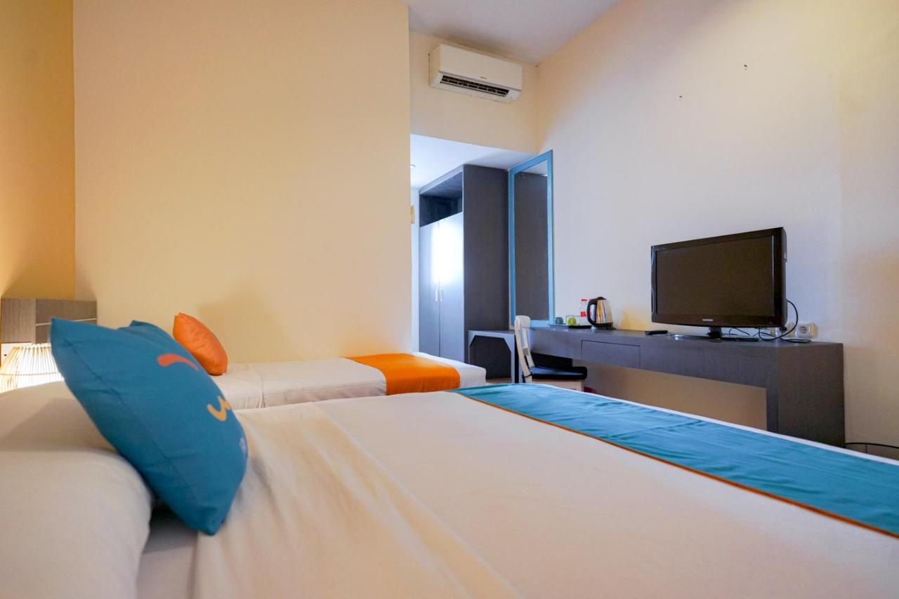 Hotel Reddoorz @ Sunset Point Seminyak Exterior foto