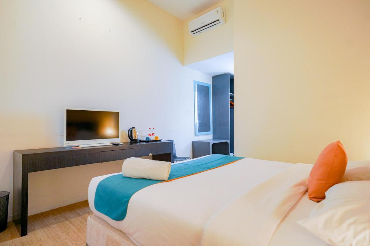 Hotel Reddoorz @ Sunset Point Seminyak Exterior foto