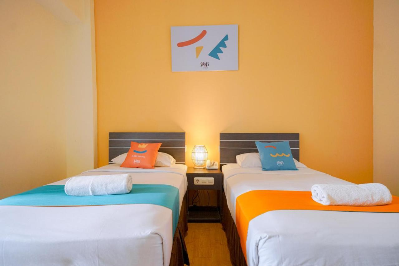 Hotel Reddoorz @ Sunset Point Seminyak Exterior foto